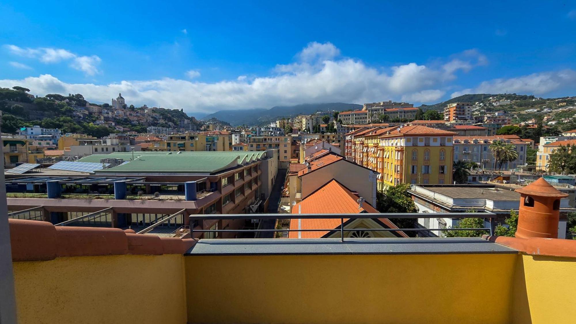 Centro Immobiliare Flagships Apartments Sanremo Luaran gambar